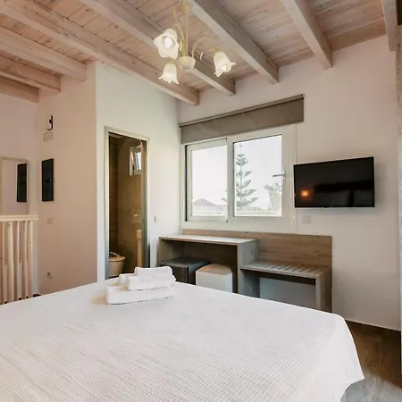 Myrovolos Luxury Suites *