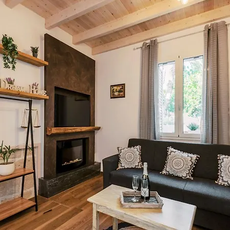 Myrovolos Luxury Suites Villa