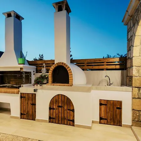 Villa Myrovolos Luxury Suites