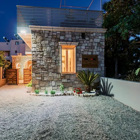 Villa Myrovolos Luxury Suites *