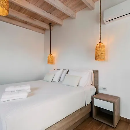 Myrovolos Luxury Suites *